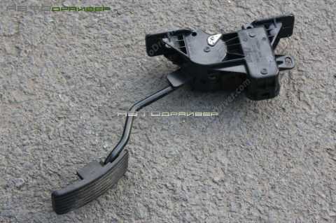 Педаль газа Mitsubishi Pagero Sport MR992933