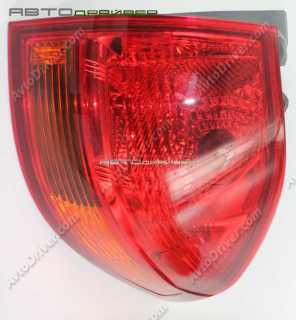 Фонарь задний правый в крыло Mitsubishi Pajero/Montero Sport 8330A596  