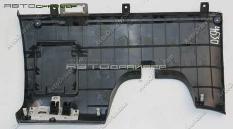 Накладка парприза нижняя левая  Mitsubishi LANCER 8002A393XA 